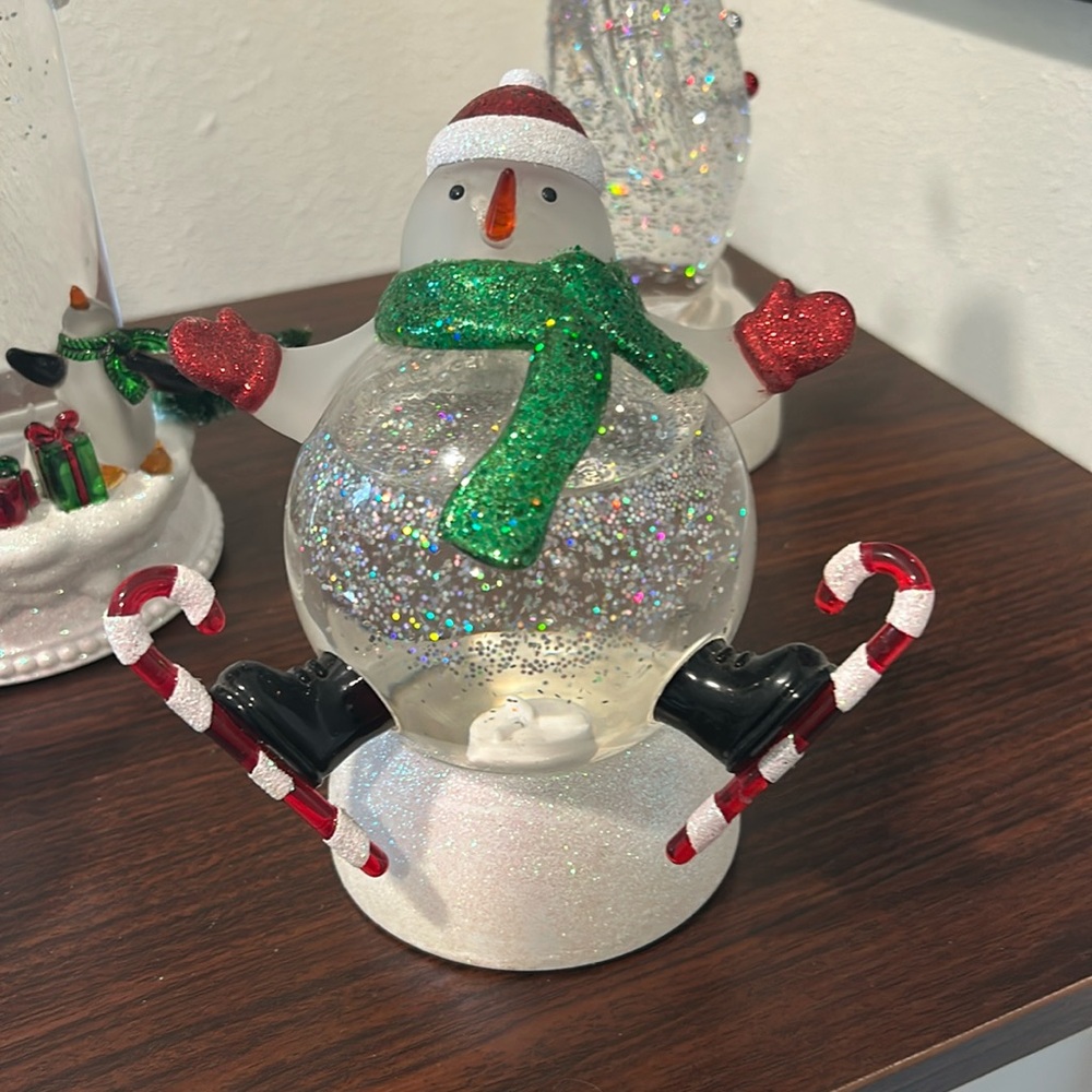 Hallmark Ice Skating Snowman Color changing Light Up Glitter Snow Globe